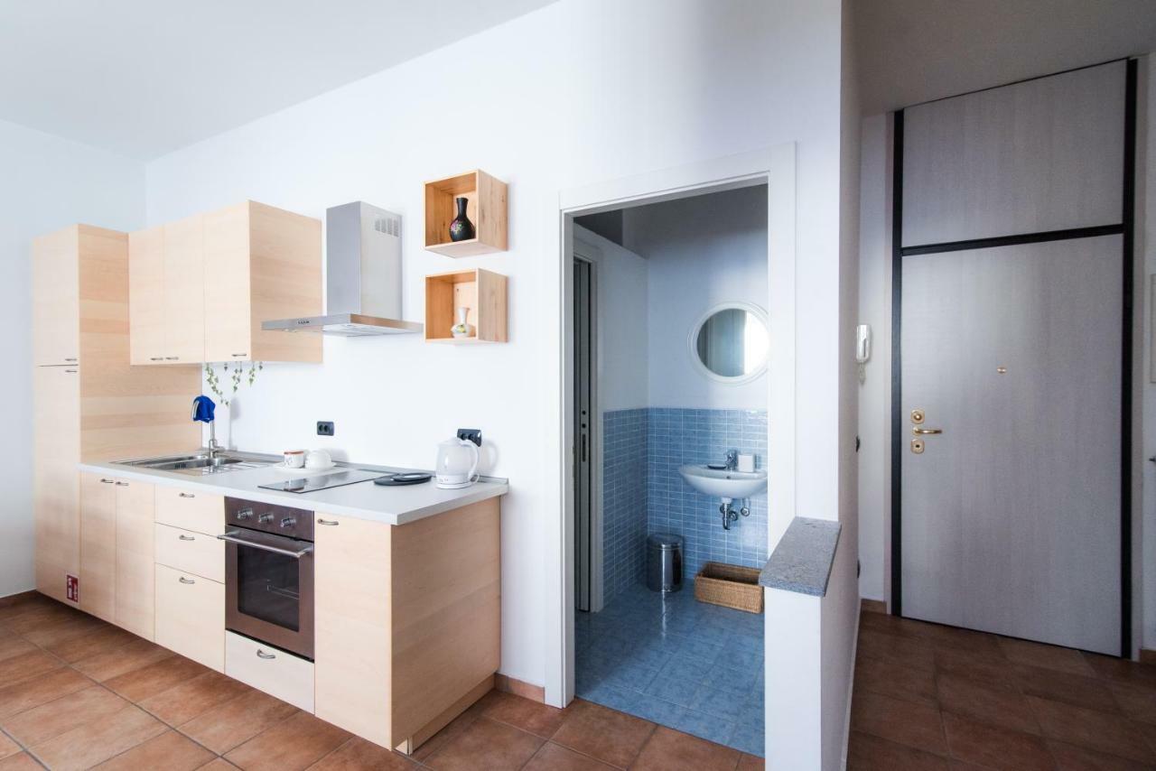Al Piccolo Molo Apartment โกโม ภายนอก รูปภาพ